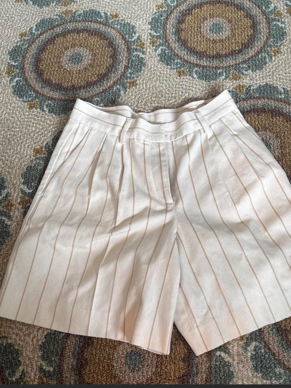 Sezane pleated shorts